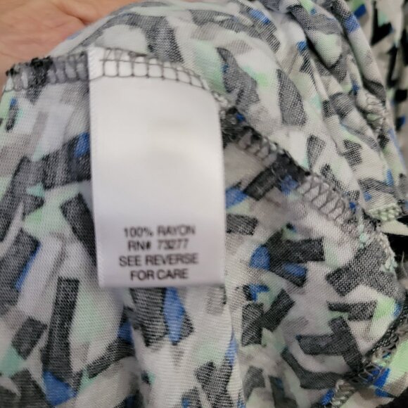 Apt. 9 Woman 1X Blouse gathered front geometric abstract Rayon pullover PRETTY - Picture 8 of 10